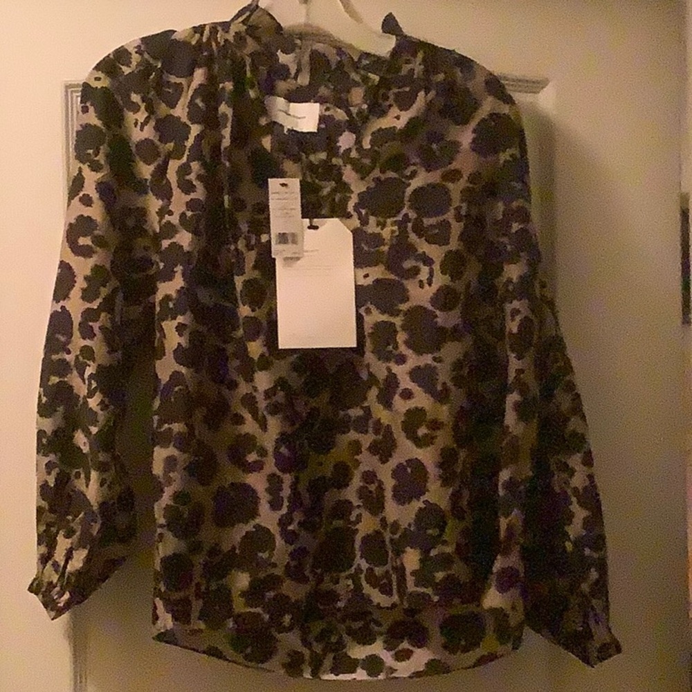 Cute swingy Current Elliott animal print blouse.